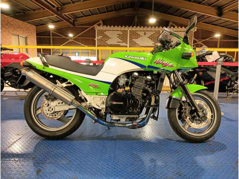 Kawasaki GPZ900R 2001