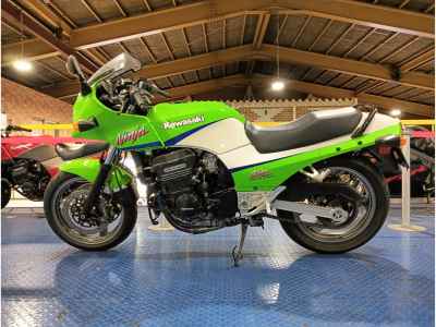 Kawasaki GPZ900R 2001