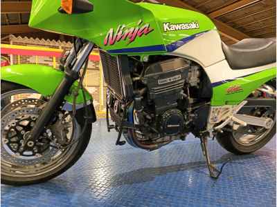 Kawasaki GPZ900R 2001
