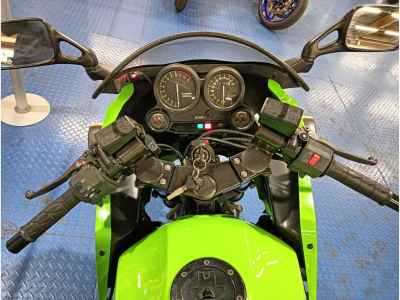 Kawasaki GPZ900R 2001
