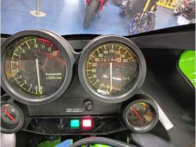 Kawasaki GPZ900R 2001