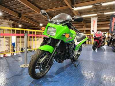 Kawasaki GPZ900R 2001