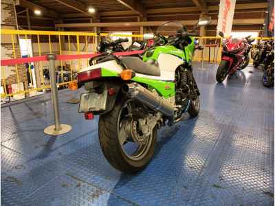 Kawasaki GPZ900R 2001