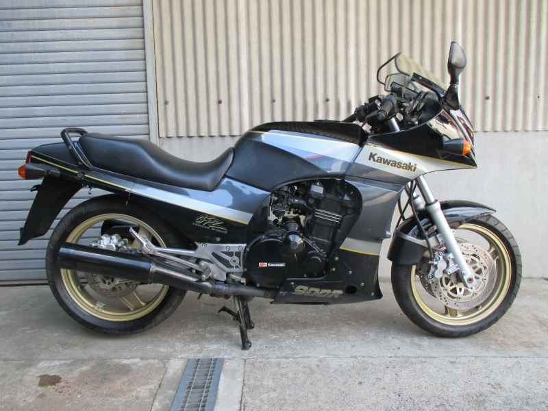 Kawasaki GPZ900R 1990