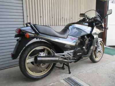 Kawasaki GPZ900R 1990