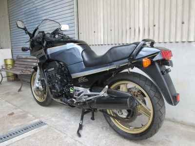 Kawasaki GPZ900R 1990