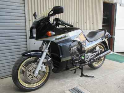 Kawasaki GPZ900R 1990