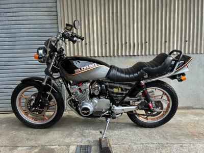 Suzuki GSX400F 2009