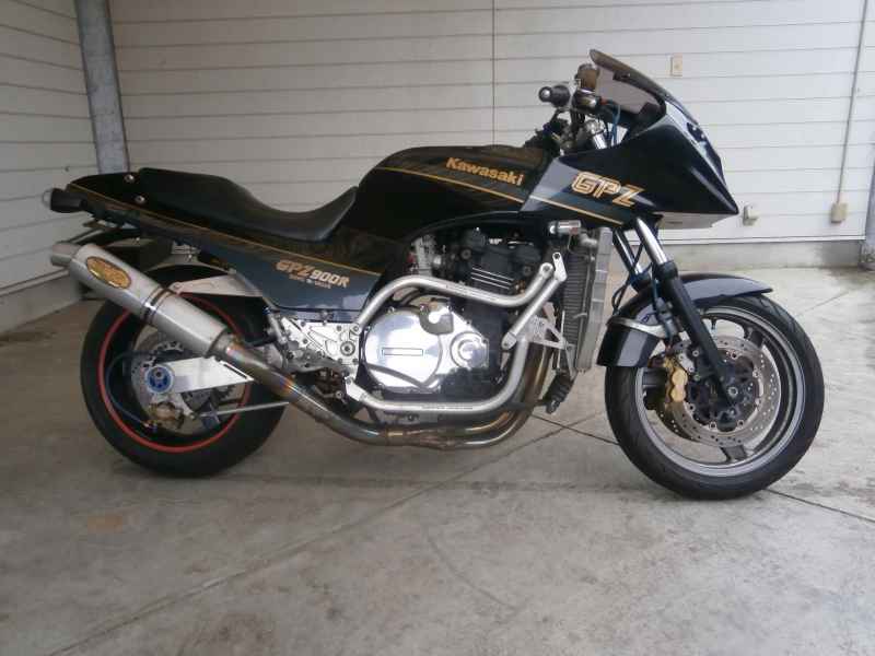 Kawasaki GPZ900R 1998