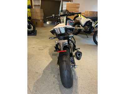 KTM 390 Duke 2024