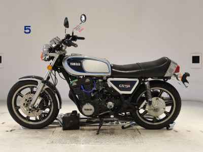 Yamaha GX750 1976