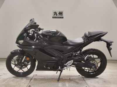 Yamaha YZF-R25 2022
