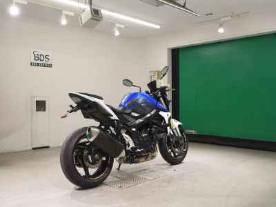 Suzuki GSR750 2013