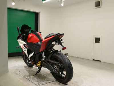 Yamaha YZF-R25 2015