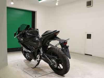 Yamaha YZF-R25 2023