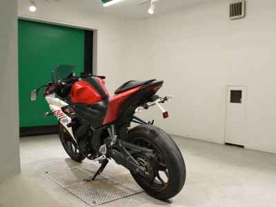 Yamaha YZF-R25 2015