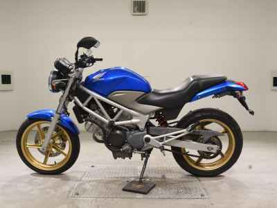 Honda VTR250 2011