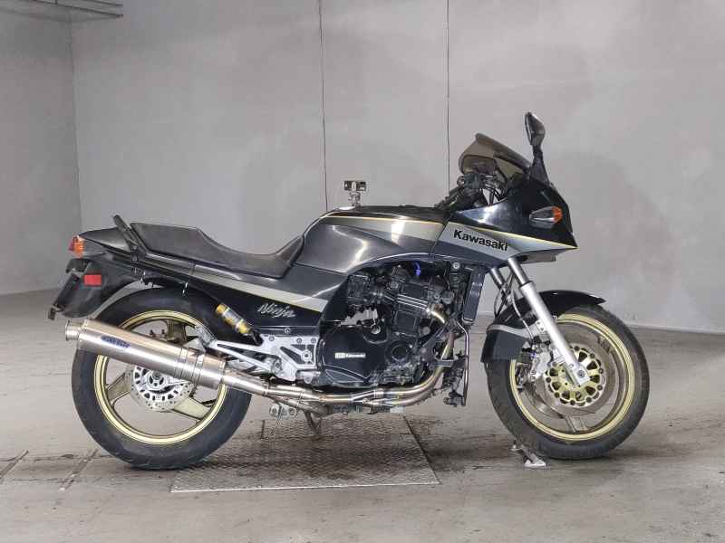 Kawasaki GPZ900R 1990