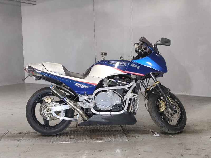 Kawasaki GPZ900R 1997