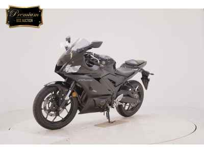 Yamaha YZF-R25 2023