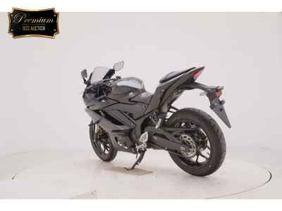 Yamaha YZF-R25 2023