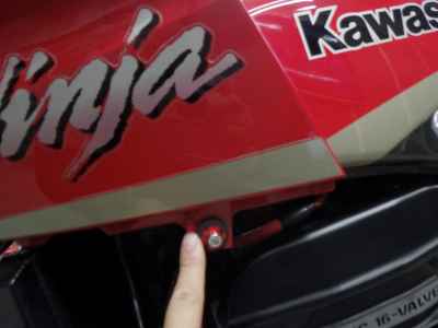 Kawasaki GPZ900R 1999