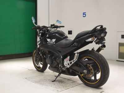 Suzuki GSR400 2011