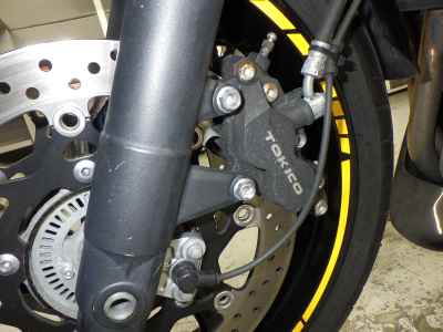 Suzuki GSR400 2011