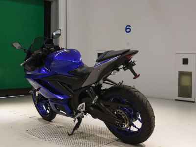 Yamaha YZF-R25 2021