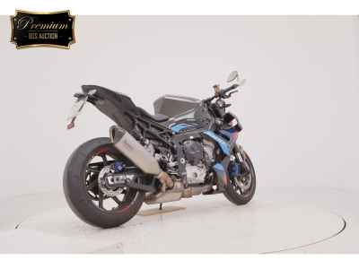 BMW M1000R 2024