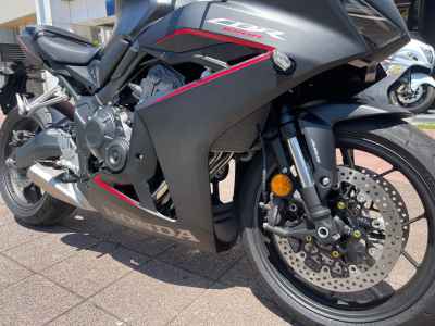 Honda CBR650R 2024