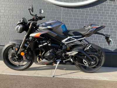 Triumph Street Triple 2024
