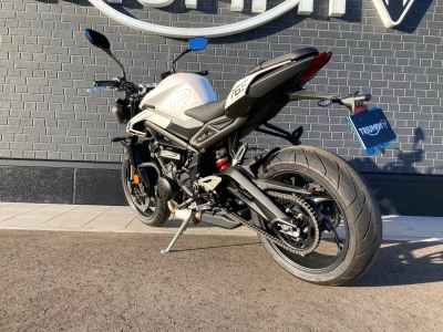 Triumph Street Triple R 2024