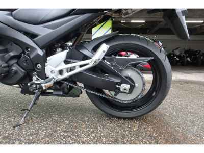 Suzuki GSR400 2009