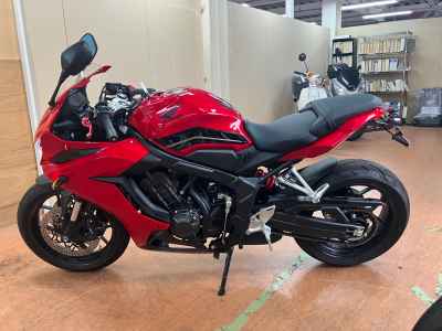Honda CBR650R 2024