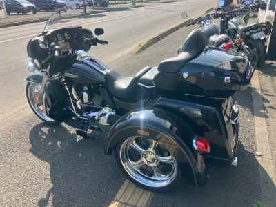 Harley-Davidson Electra Glide FLHTCU103 Trike 2015