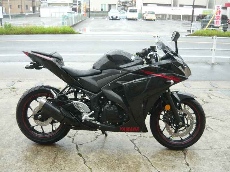 Yamaha YZF-R25 2015