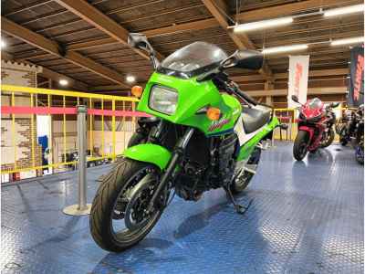 Kawasaki GPZ900R 2001