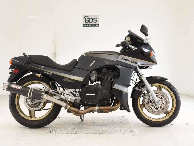 Kawasaki GPZ900R 1990