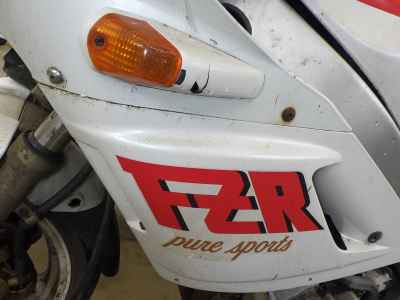Yamaha FZR400 1986