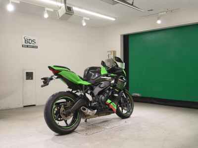 Kawasaki Ninja ZX-25R 2021