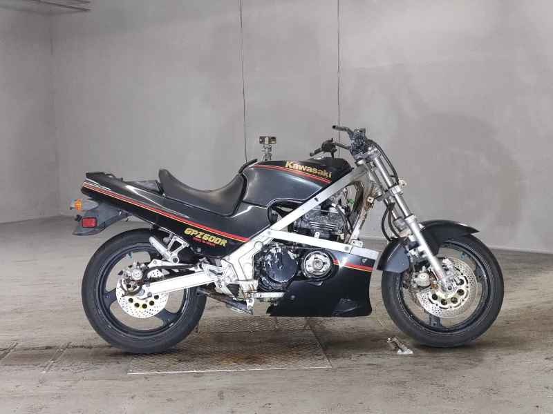 Kawasaki GPZ600R 1988