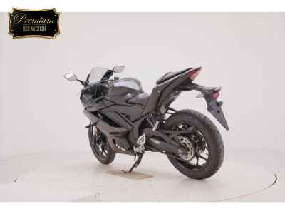 Yamaha YZF-R25 2023