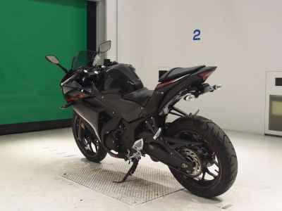 Yamaha YZF-R25 2015