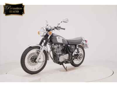 Yamaha SR400 2021