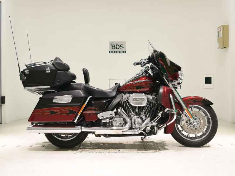 Harley-Davidson Electra Glide FLHTCUSE1800 CVO 2011