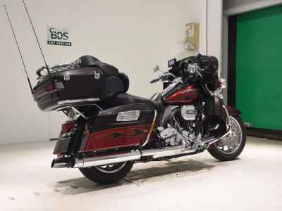 Harley-Davidson Electra Glide FLHTCUSE1800 CVO 2011
