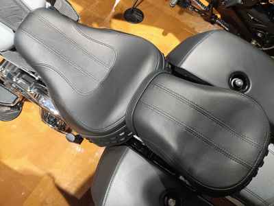 Harley-Davidson Heritage FLHCS114 2025
