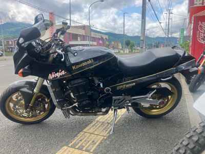 Kawasaki GPZ900R 1989