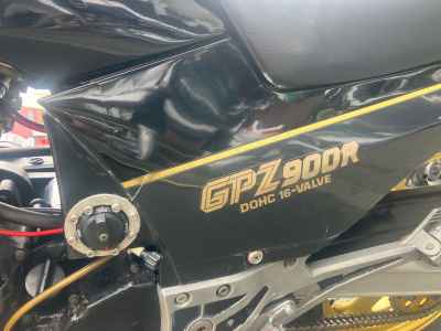 Kawasaki GPZ900R 1989